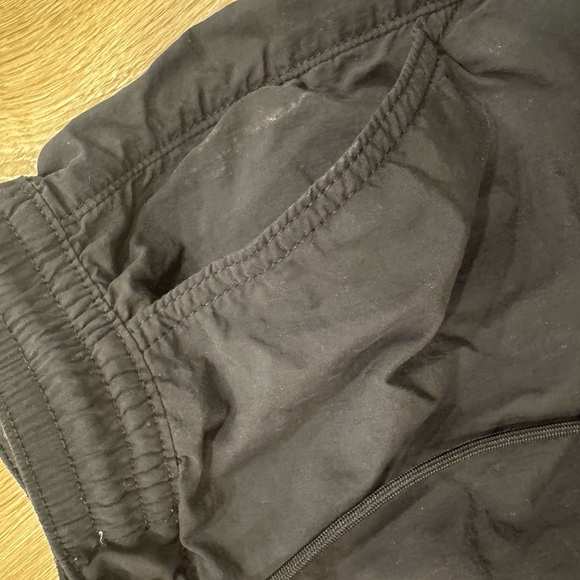 American Eagle Outfitters Black Cargo Shorts - Picture 6 of 9